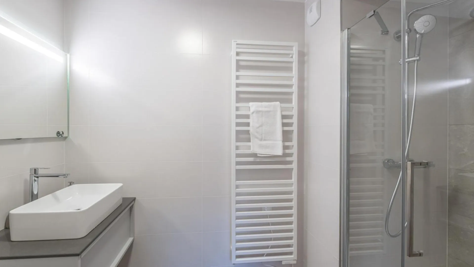 Appartement Neuf, Spacieux, Proche Pistes Et Centre, Parking Et Wifi Inclus - Fr-1-645-61 Huez