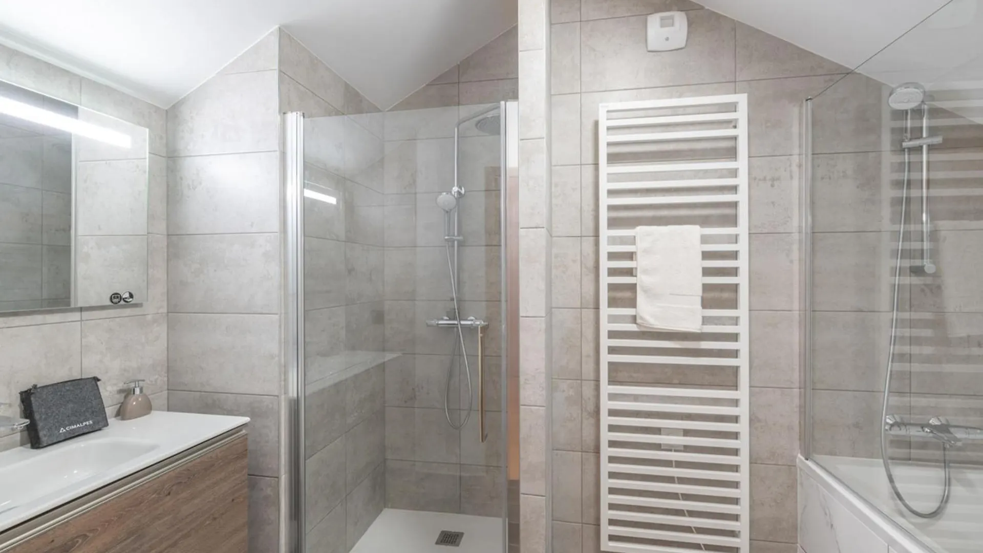 Appartement Neuf, Spacieux, Proche Pistes Et Centre, Parking Et Wifi Inclus - Fr-1-645-61 Huez
